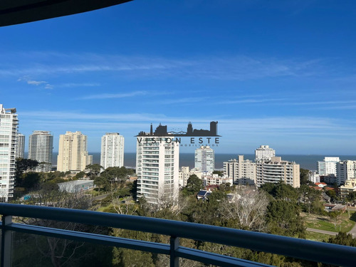 Oportunidad. Esquinero De 2 Dormitorios En Ocean Drive Ii, Punta Del Este