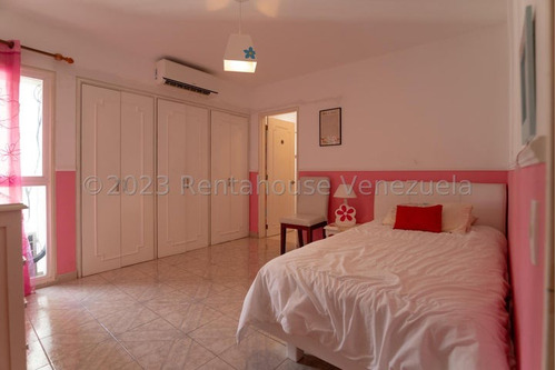 En Venta Hermoso Apartamento Amoblado En La Florida. Ys12411434