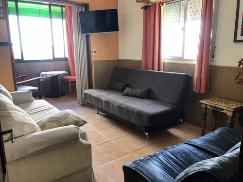 Imagen 7 de 22 de En Piriápolis, A Una Cuadra De La Playa Casa De 3 Dormitorios Y Barbacoa En El Fondo