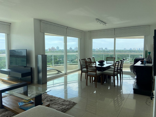 Imagen 6 de 28 de Venta - Apartamento 2 Dormitorios + Servicio Completo, Parada 18 De La Mansa, Punta Del Este.