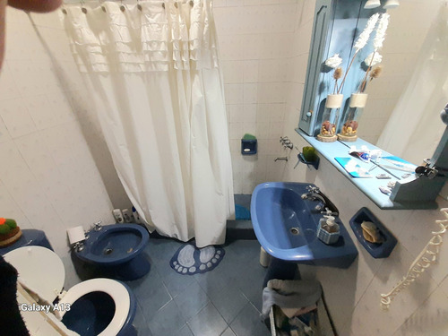 Casa Con Cochera, Local, Fondo Libre Con Pileta