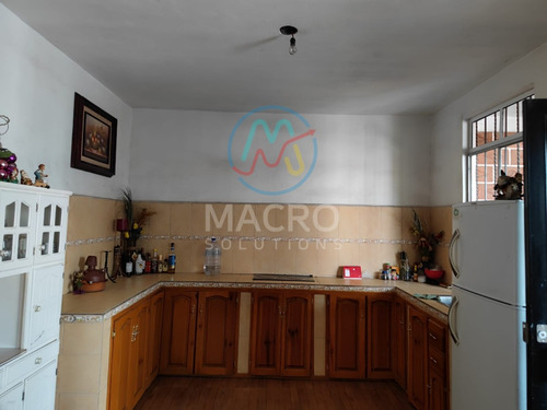 Casa En Venta En Col. Puxtla Con Amplio Jardín Y 7 Habitaciones