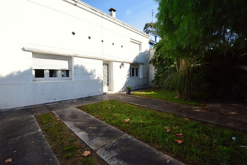 Venta Casa 2 Dormitorios - Lezica - Jardin