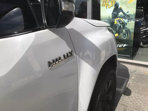 Imagen 9 de 24 de Toyota Hilux 2.8 Cd Srv 177cv 4x4 Mt2017