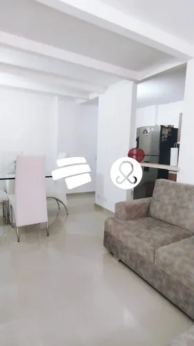 Apartamento Con Parqueadero Privado Y Cuarto Útil.