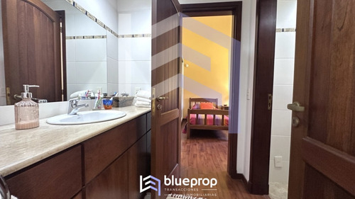 Casa En Venta En Playa Mansa En Privilegiada Ubicación, Una Manzana Sólo Para Ella.