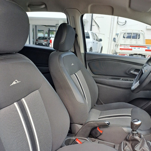Imagen 14 de 17 de Chevrolet Spin Activ 1.8n M/t Gnc 2016