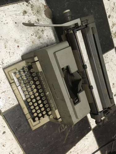 Máquina De Escrever Olivetti Linea 98 Leia O Anúncio