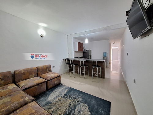 En Venta Town House De 3 Niveles Con Terraza Abierta En Villas Santorini, Tucacas.