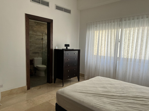 Apartamento En Alquiler En Lujosa Torre, Ubicada En Santo Domingo, Piantini