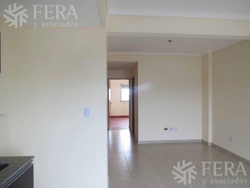 Imagen 4 de 10 de Venta De Departamento 2 Ambientes En Sarandi (24193)