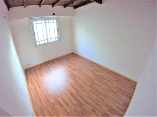 Imagen 10 de 11 de Duplex 3 Ambientes Con Patio Y Cochera // Laprida 813