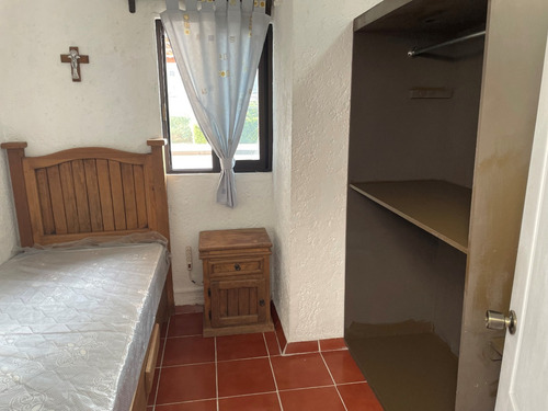 Tejeda Rento Bonita Recamara Amueblada A Señorita Estudie O Trabaje. Servicios, Internet, Cocina, Refri, Micro, Smart T.v. Área Común Independiente A La Casa.