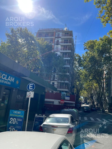 Apartamento Penthouse De Cuatro Dormitorios En Venta En Centro - 1001