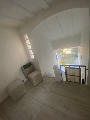 Casa En Venta - 2 Dormitorios 2 Baños - 300mts2 - Berazategui