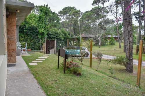 Casa En San Rafael, Punta Del Este, A Pocas Cuadras Del Mar- Ref: 181