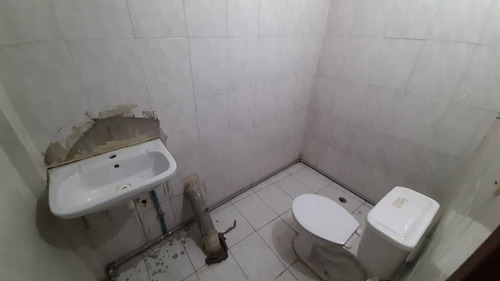 Imagen 8 de 13 de Edificio En Alquiler, Av. Jorge Rodriguez, Barcelona