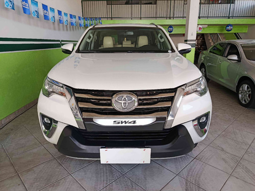 Toyota Hilux SW4 2.8 SRX DIAMOND 4X4 7 LUGARES 16V TURBO INTERCOOLER DIESEL 4P AUTOMÁTICO
