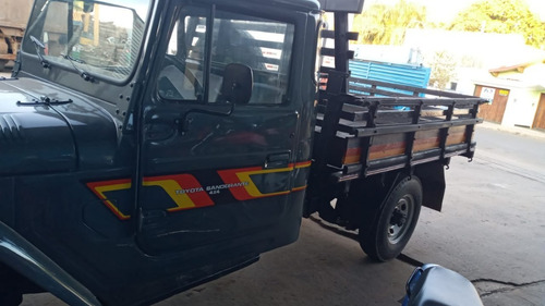 Imagem 2 de 3 de Toyota Bandeirante Revisada 1991 Com Carroceria R$ 75.000.