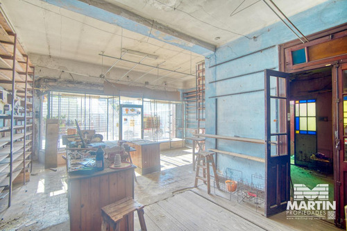 Local En Zona Martinez De 322 M2.