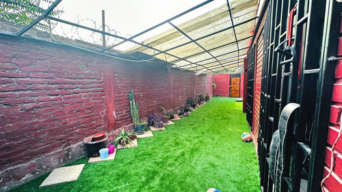 Casa En Venta De 4 Dorm. En Quilicura