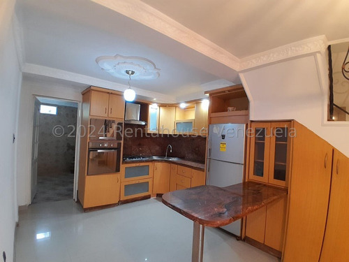 Townhouse En Hermoso Conjunto Cerrado, Cocin Empotarda Con Tope De Granito, Pisos De Porcelanato, Con Hermosa Terraza Gran Potencial Para Amplia, Cojunto Posee Areas Recreativas