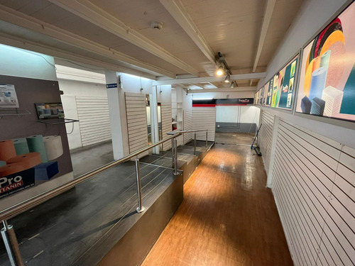 Imagen 3 de 14 de Excelente Local Comercial En Arenal Grande, 100 M2 De Salón, 80 M2 De Deposito 7 Mts De Frente, Gran Visibilidad!!