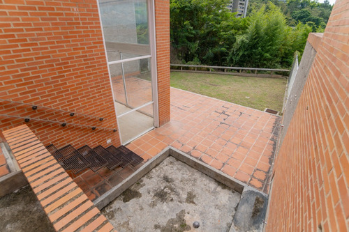 Se Vende Nuevo/obra Gris Th 600m2 - 4h+1s+4b+1s+4p - Alto Hatillo - Rg