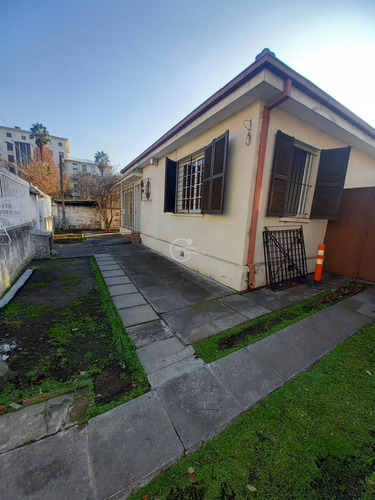 Casa En Venta De 4 Dorm. En Providencia Cercano A Falp