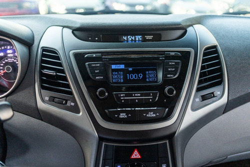 Imagen 8 de 15 de Hyundai Elantra 2016 Gls