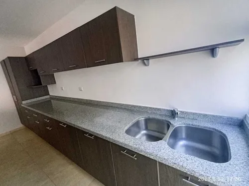 Casa En Venta En El Refugio, 3 Recámaras, 2.5 Baños, Alberca, Seguridad, Lujo!