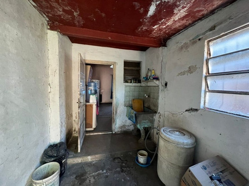 Imagen 12 de 14 de Casa En Esquina A Refaccionar En Muy Buena Zona