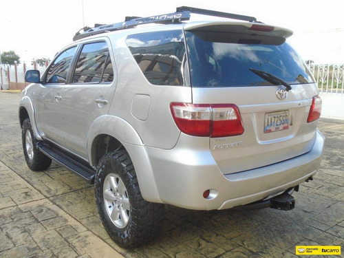 Toyota Fortuner 4x2 - Automática