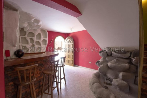 Casa En Venta Con Amplias Áreas Verdes Con Piscina Colinas De Carrizal, Carrizal Altos Mirandinos