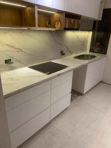 Neolith Calacatta Mesadas