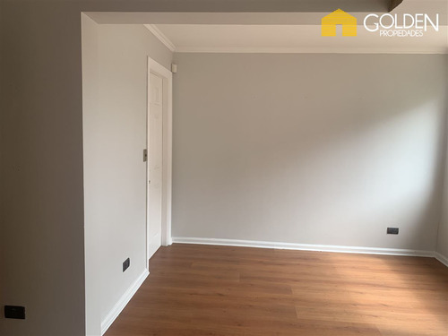 Casa En Venta De 7 Dorm. En Concón