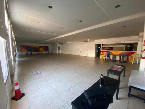 Gran Local Comercial En El Centro De Maldonado