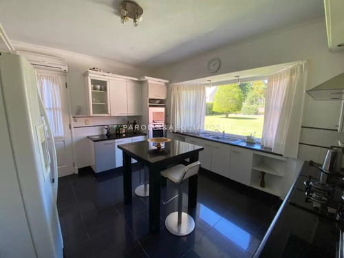 Casa A La Venta De 3 Dormitorio En Beverly Hills, Punta Del Este.