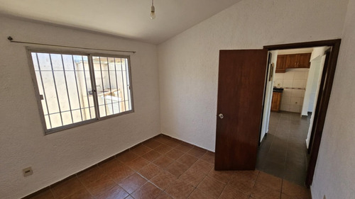 Ml Propiedades Alquila, Excelente Casa ,estilo Chalet Clásico De Dos Aguas, 2 Dormitorios, Jardín, Fondito, Calefactor Alto Rendimiento, A Pasos De Giannattasio.