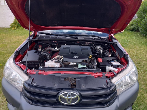 Imagen 7 de 11 de Toyota Hilux Dx Cabina Simple 2.4tdi 6mt 4x4 2017