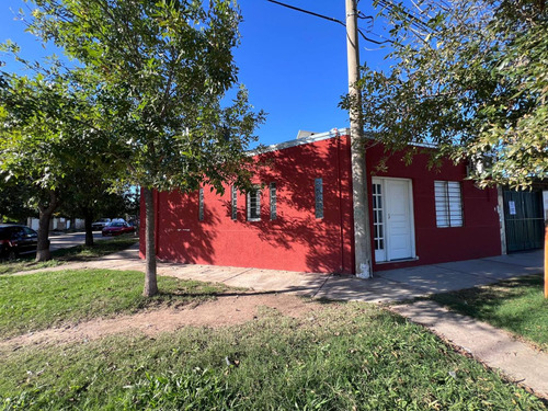 Casa De 3 Dormitorios Y Patio En Zona Norte