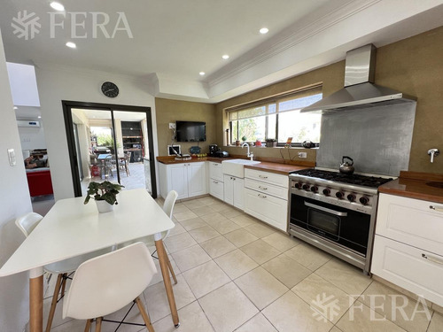 Imagen 9 de 26 de Venta Casa 4 Ambientes Con Galería Con Parrilla Y Fondo Libre Con Piscina En La Candida (30702)