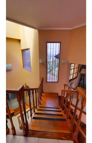 Imagen 12 de 30 de Chalet De Categoría Con Vistas Panorámicas - Viila Carlos Paz