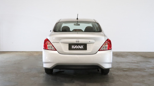 Nissan Versa 1.6 Advance Mt - 138087 - C