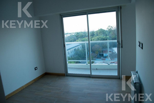 Departamento De Dos Dormitorios Tipo Dúplex En La Plata Con Terraza Y Parrilla Propias