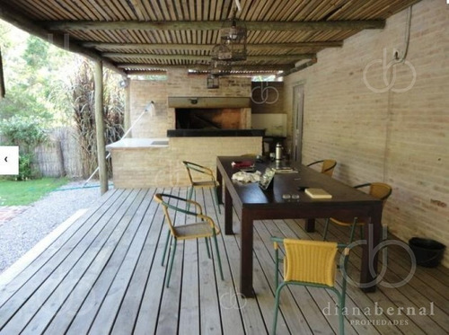 Punta Del Este, Casa En Solanas, 2 Dormitorios Y Piscina*- Ref: 42477