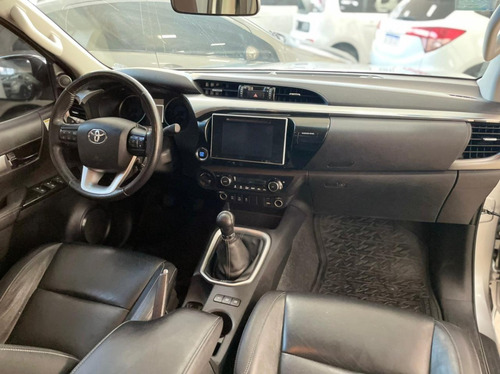 Toyota Hilux Srx 4x4 Manual Año 2017 Color Gris