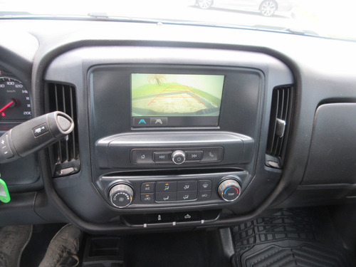Imagen 8 de 11 de Chevrolet Silverado 2018 5.3 V8 2500 Ls Cabina Regular 4x4 A