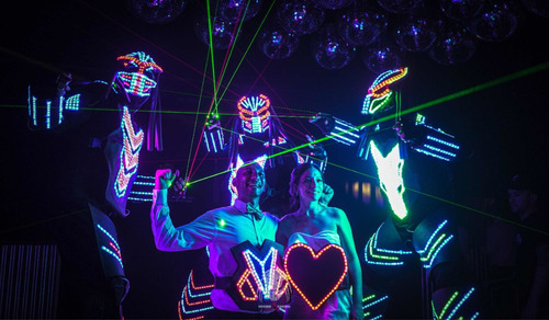 Imagen 3 de 5 de Show Robots De Led Depredadores Luminosos Láser Shows