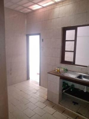 Imagem 3 de 8 de Casa + Salão Comercial Lado Praia Em Itanhaém/sp!